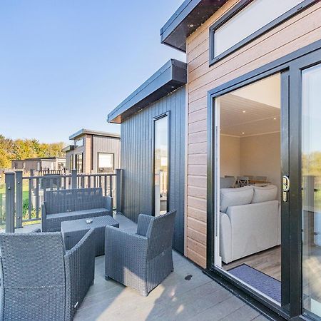 Waterside Hambleton Lakeside Lodges Poulton-le-Fylde Exterior photo