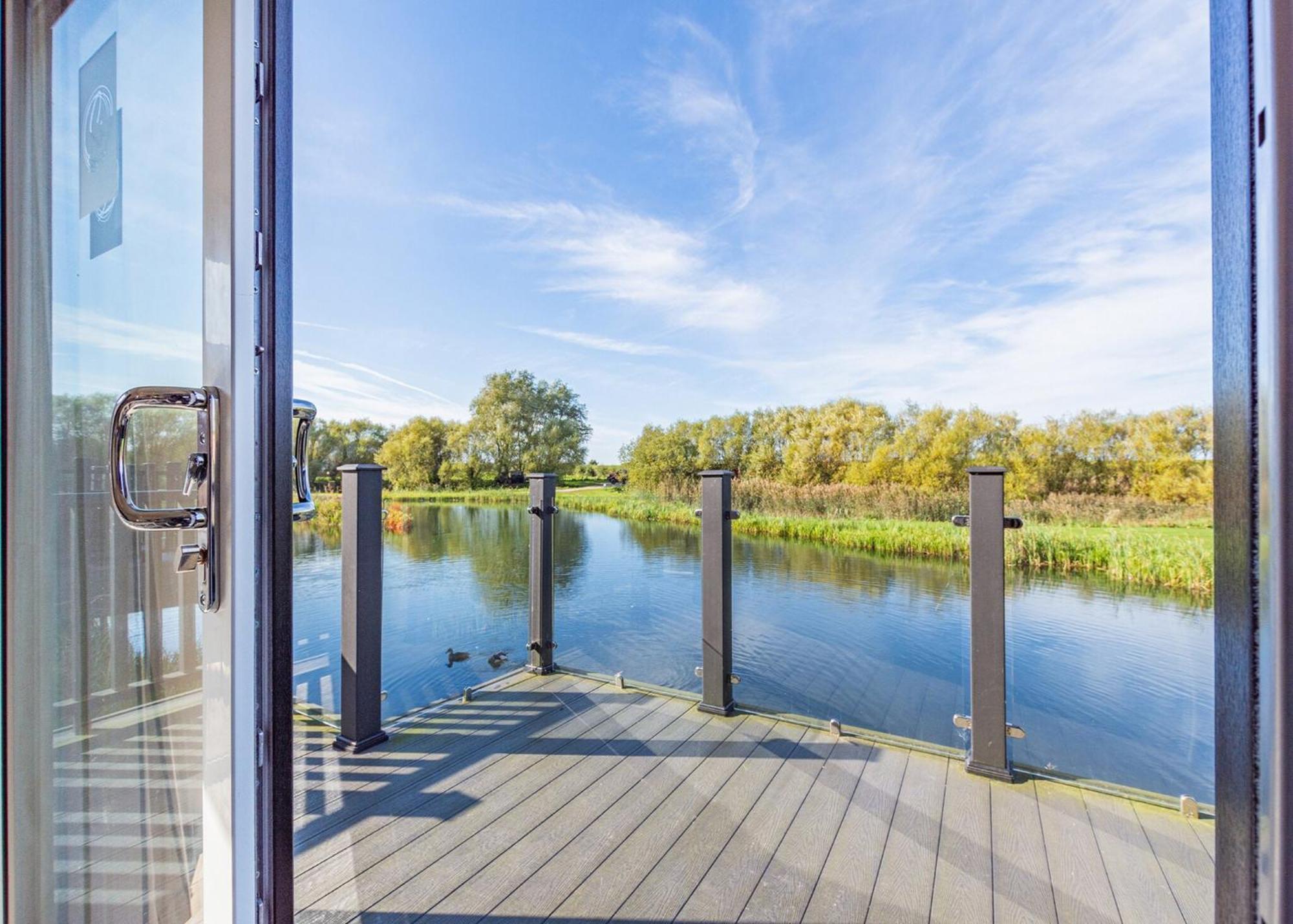 Waterside Hambleton Lakeside Lodges Poulton-le-Fylde Exterior photo