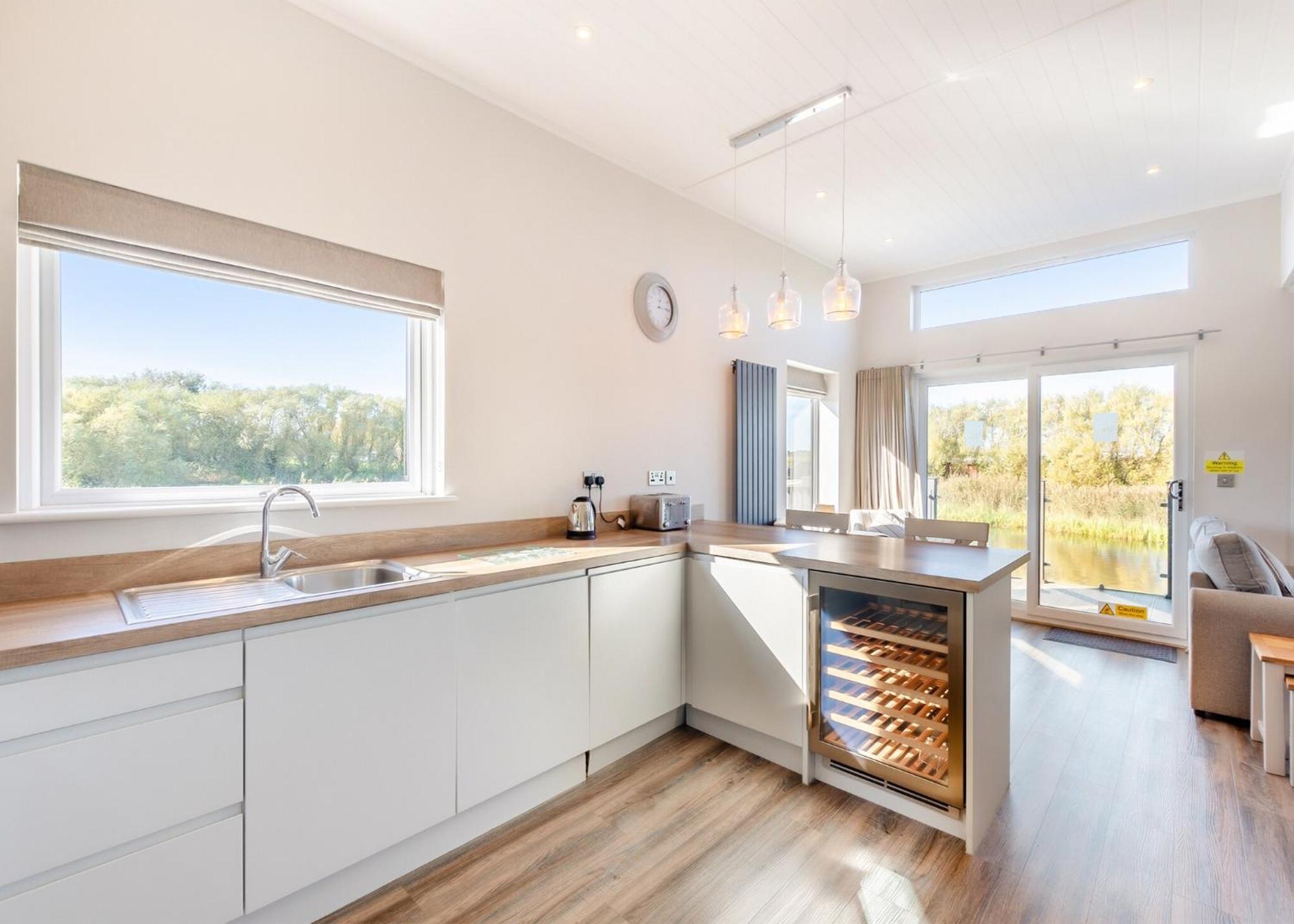 Waterside Hambleton Lakeside Lodges Poulton-le-Fylde Room photo