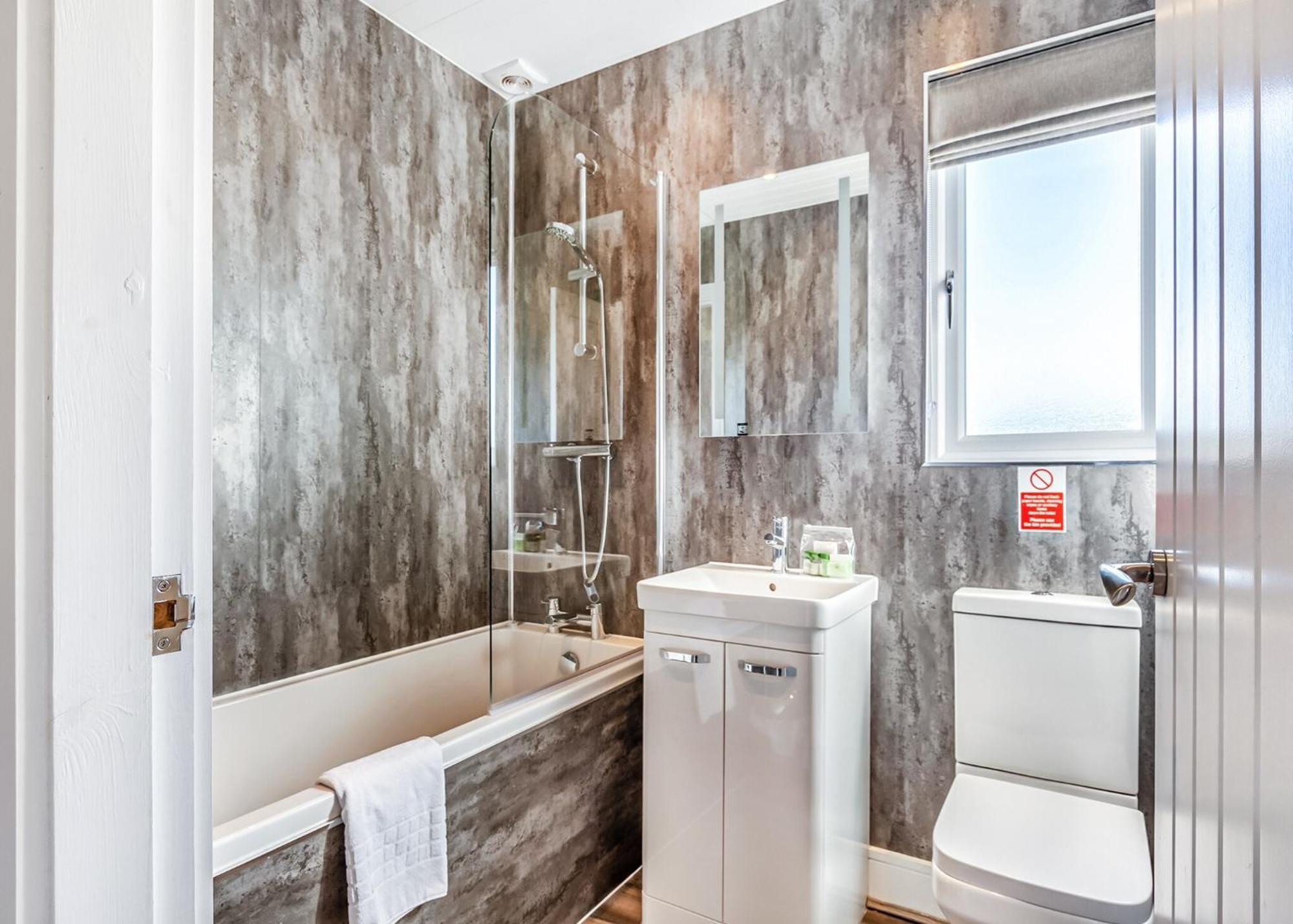 Waterside Hambleton Lakeside Lodges Poulton-le-Fylde Room photo